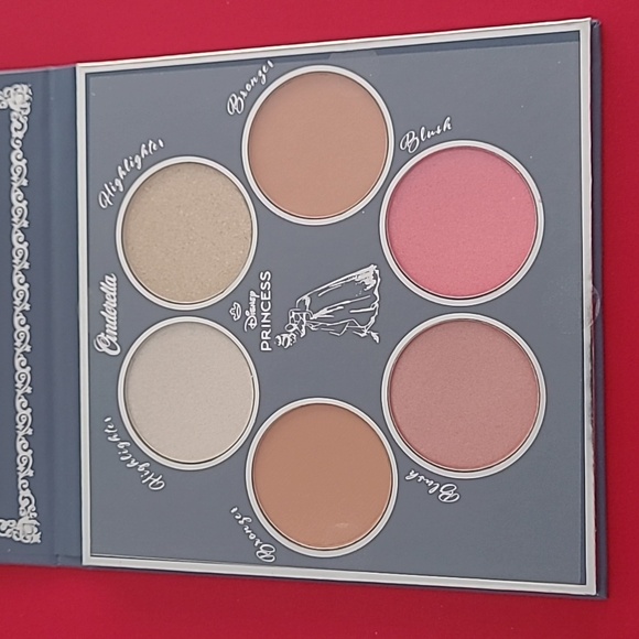 Disney Princess Cinderella Complexion Palette Bronzer Highlighter Blush 6 Shades - Picture 3 of 10